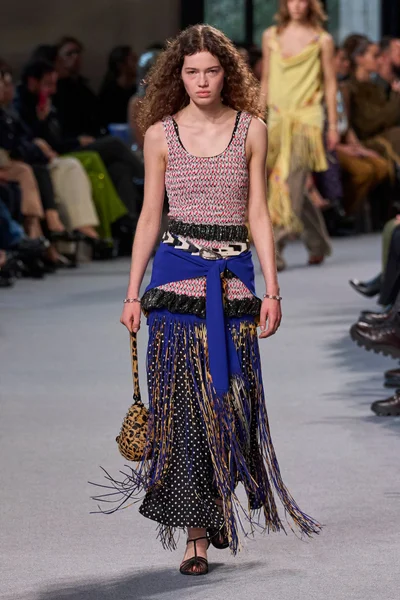 Look 19